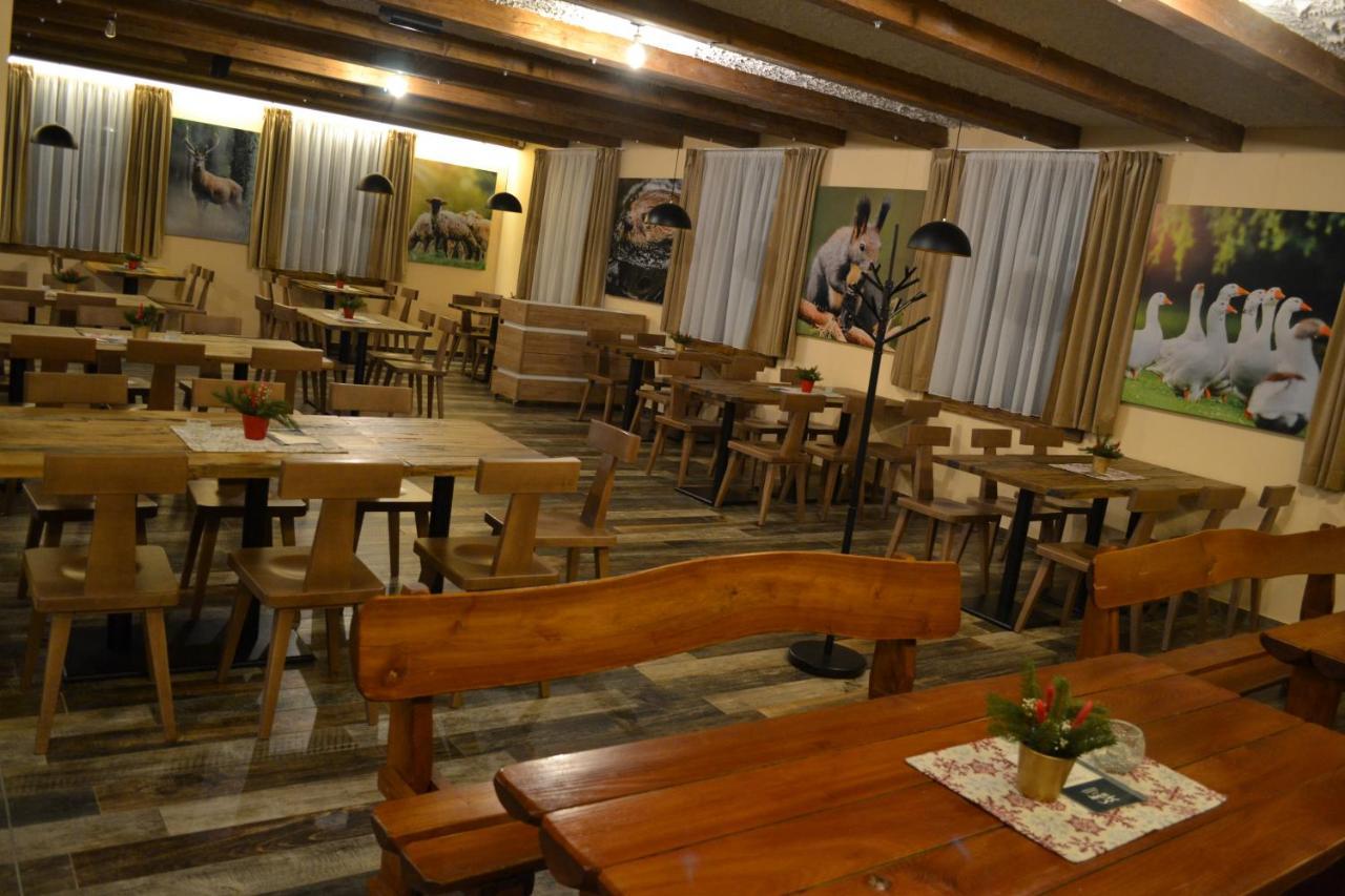 Tri Kopy*** - Penzion, Restauracia A Pizza Smrecany Exterior photo